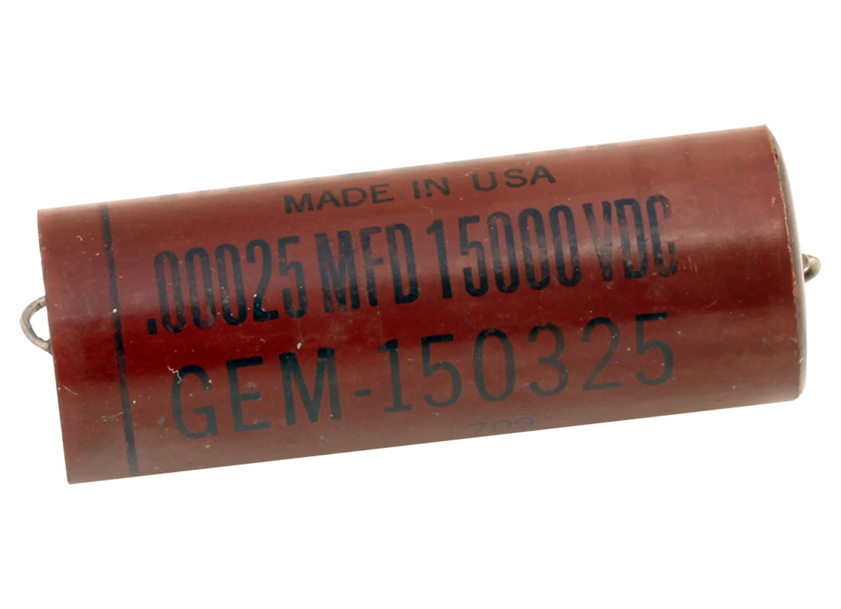 250 pF 15 kvdc Non−Polarized Plastic Capacitor