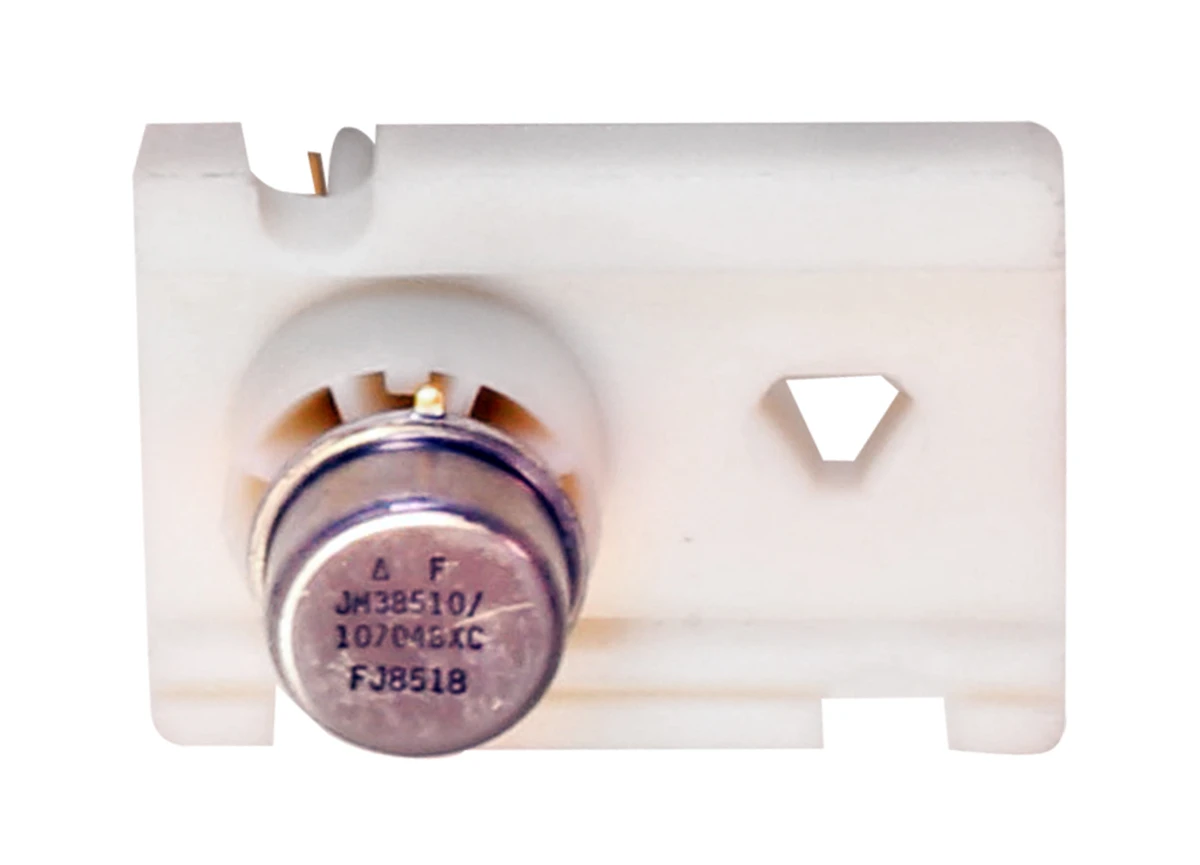 Fairchild Adjustable Positive 15v, TO−39, 0.5 amp version of LM140H−15,