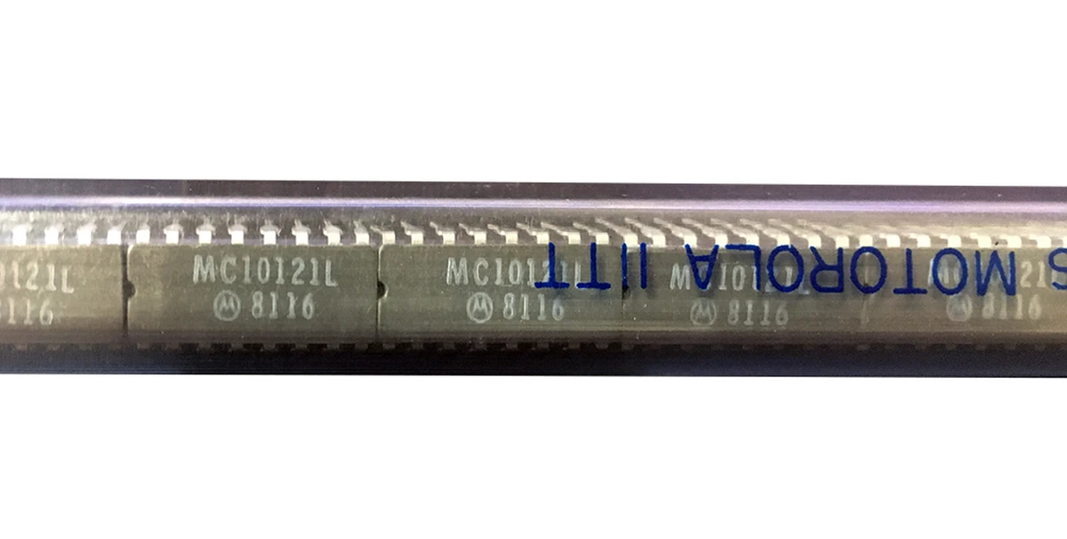 motorola logic gate 16 pin cdip