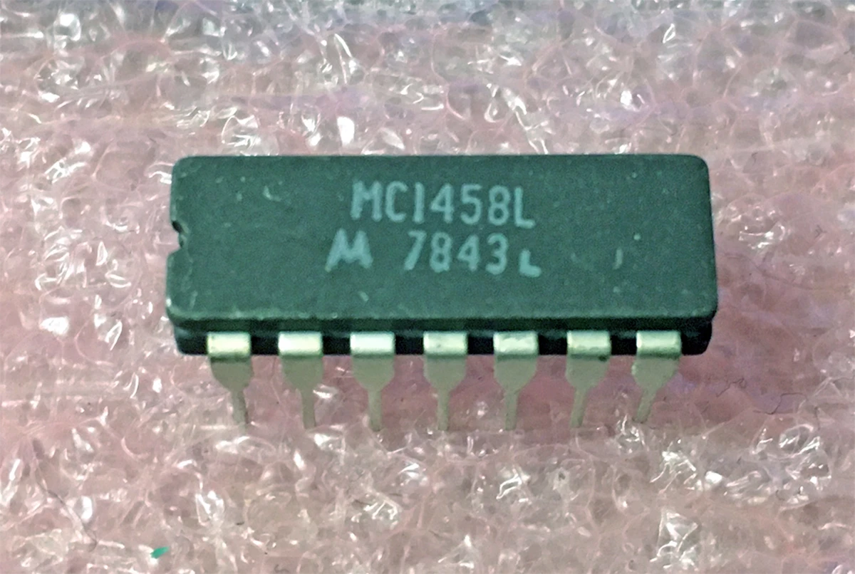 Motorola Ceramic 14 Pin DIP, 1 Input, 1 Amp−OP, General Purpose, New in Package, Mfg. Tube of 25. Al