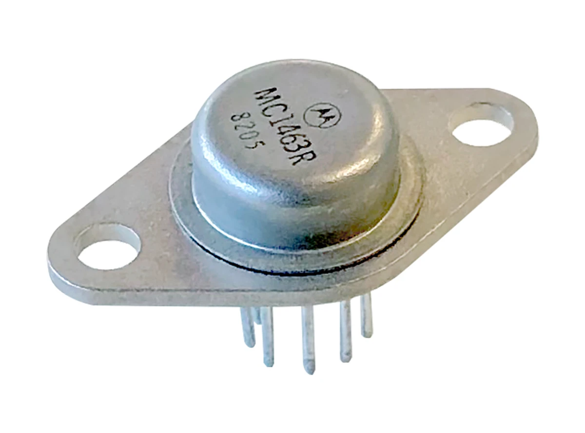 Motorola Adjustable Voltage Regulator, −3.8v to −35v, 500 mA, TO−66−9,