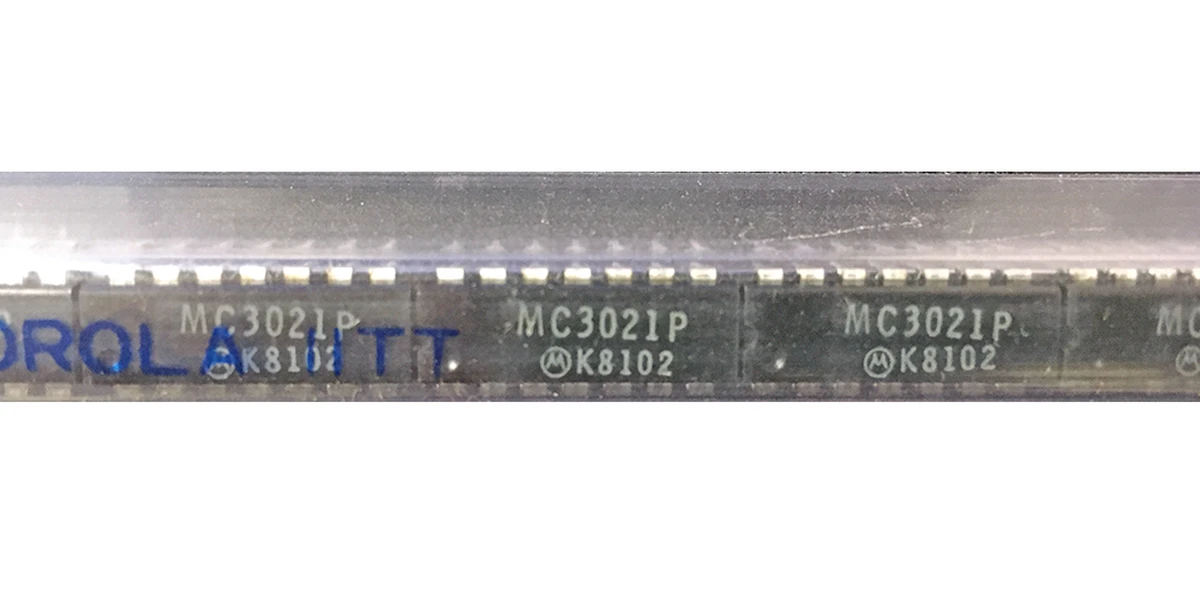 Motorola 14 pin DIP, Logic Gate, New in Mfg. Tube − 25 per tube,