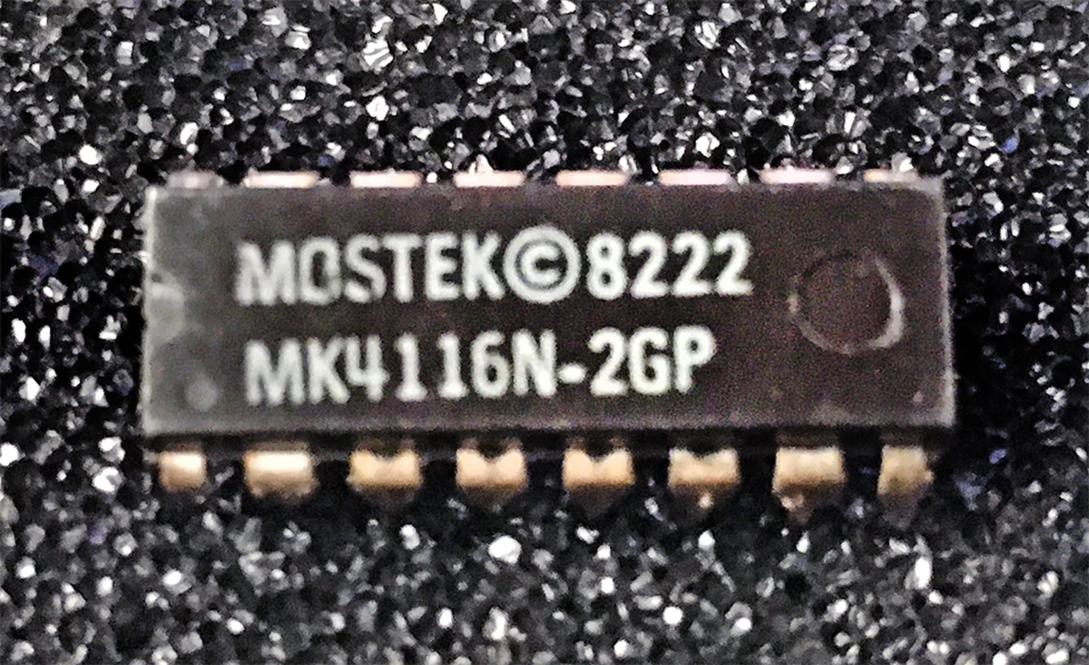 Mostek 3 State Output, Dynamic with Decoded Output and Strobe, Plastic Case, 11 Input Circuit Patter