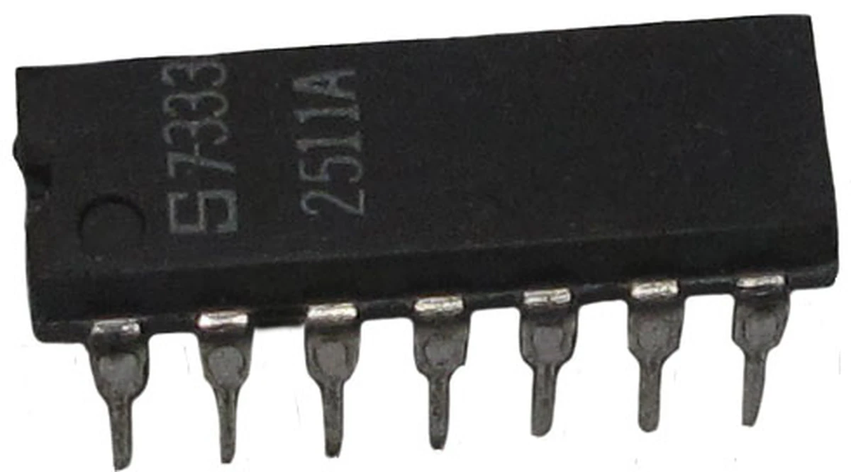 Signetics 200 bit shift register. Ceramic. 14 pin, DIP, DC73.**Special Pricing**