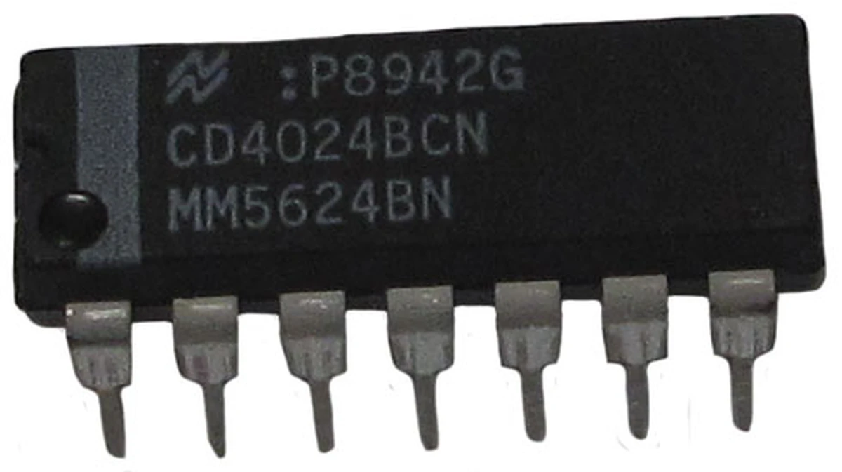 National 14 pin DIP, also MM5624BN, DC 8942 −