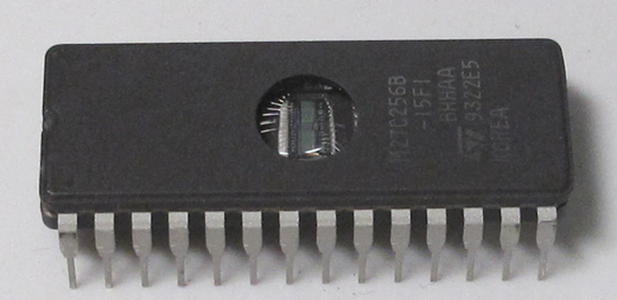 ST micro Eprom, 28 Pin,