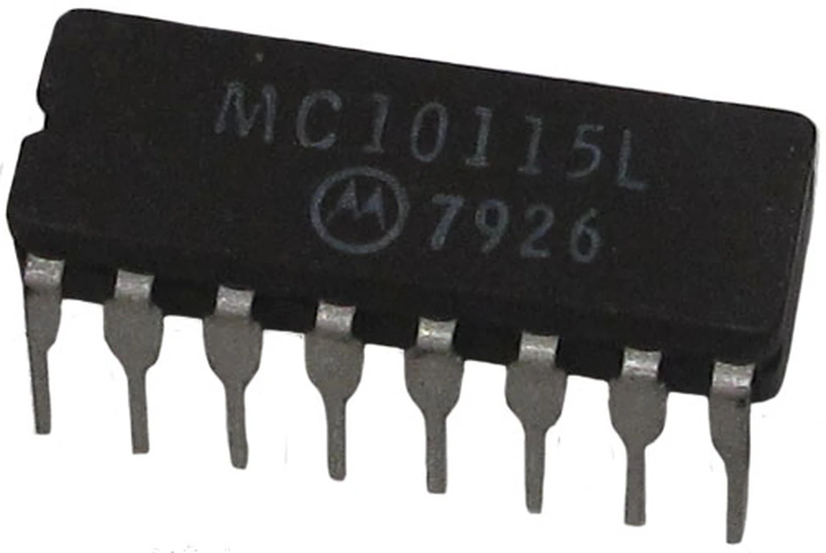 Motorola, 16 pin DIP, Ceramic, DC:79 −