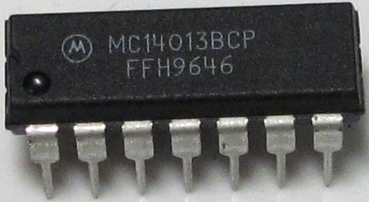 Motorola, CMOS Dual D Flip Flop, 14 pin, DIP, DC:9646,