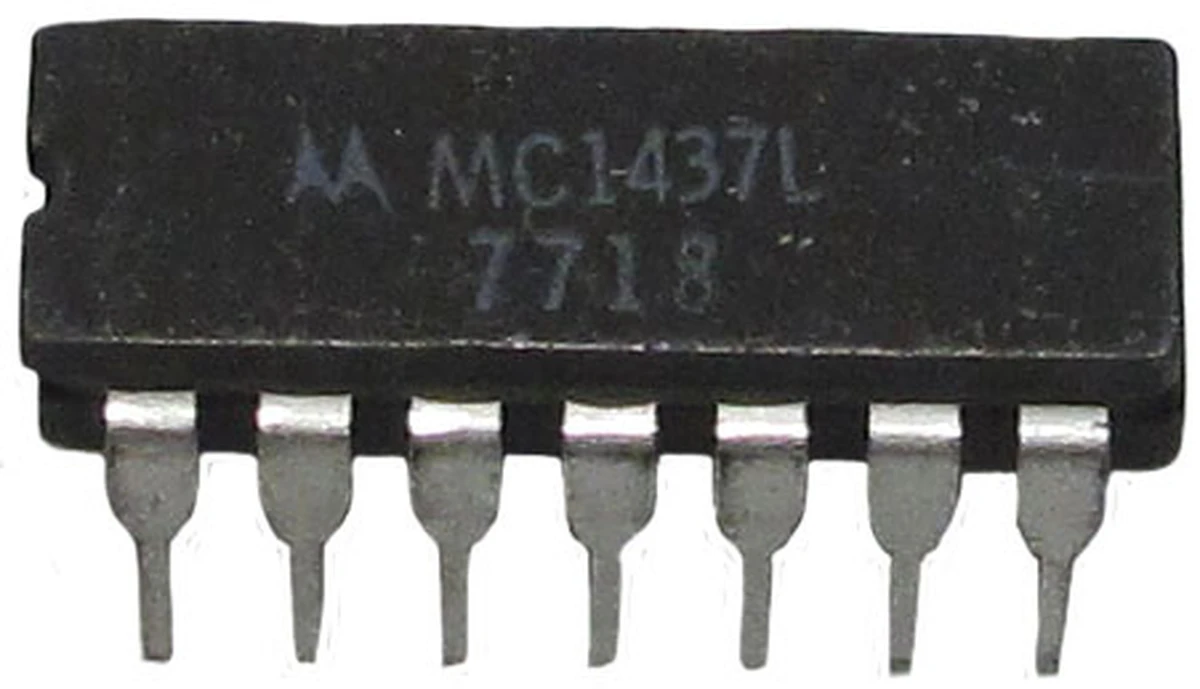 Motorola 14 pin DIP, Ceramic, DC:7718,