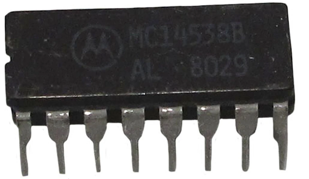 Motorola 16 pin DIP, DC:80 −