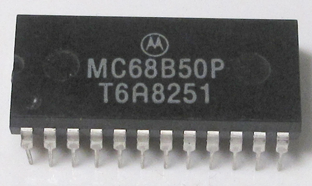 Motorola 8 bit microprocessor, 24 Pin DIP, DC: 8251,