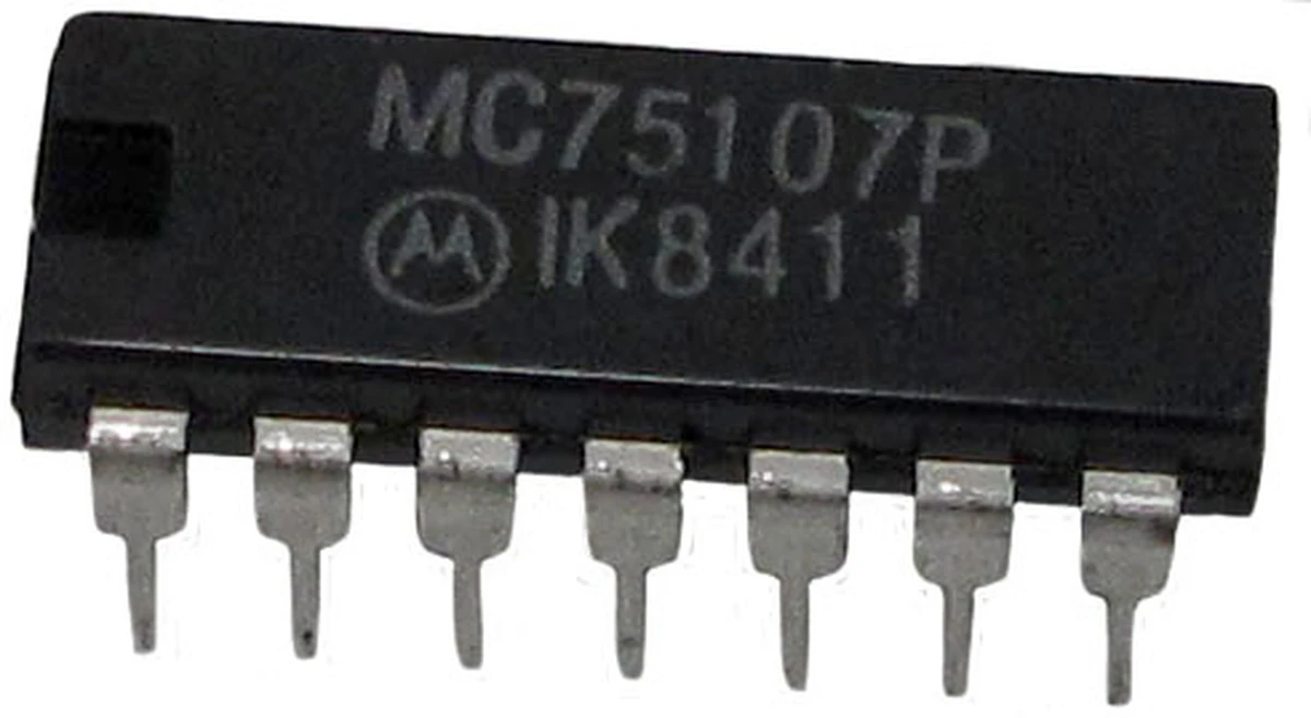 Motorola Dual Line Receiver, 14 pin DIP, DC: 8411,