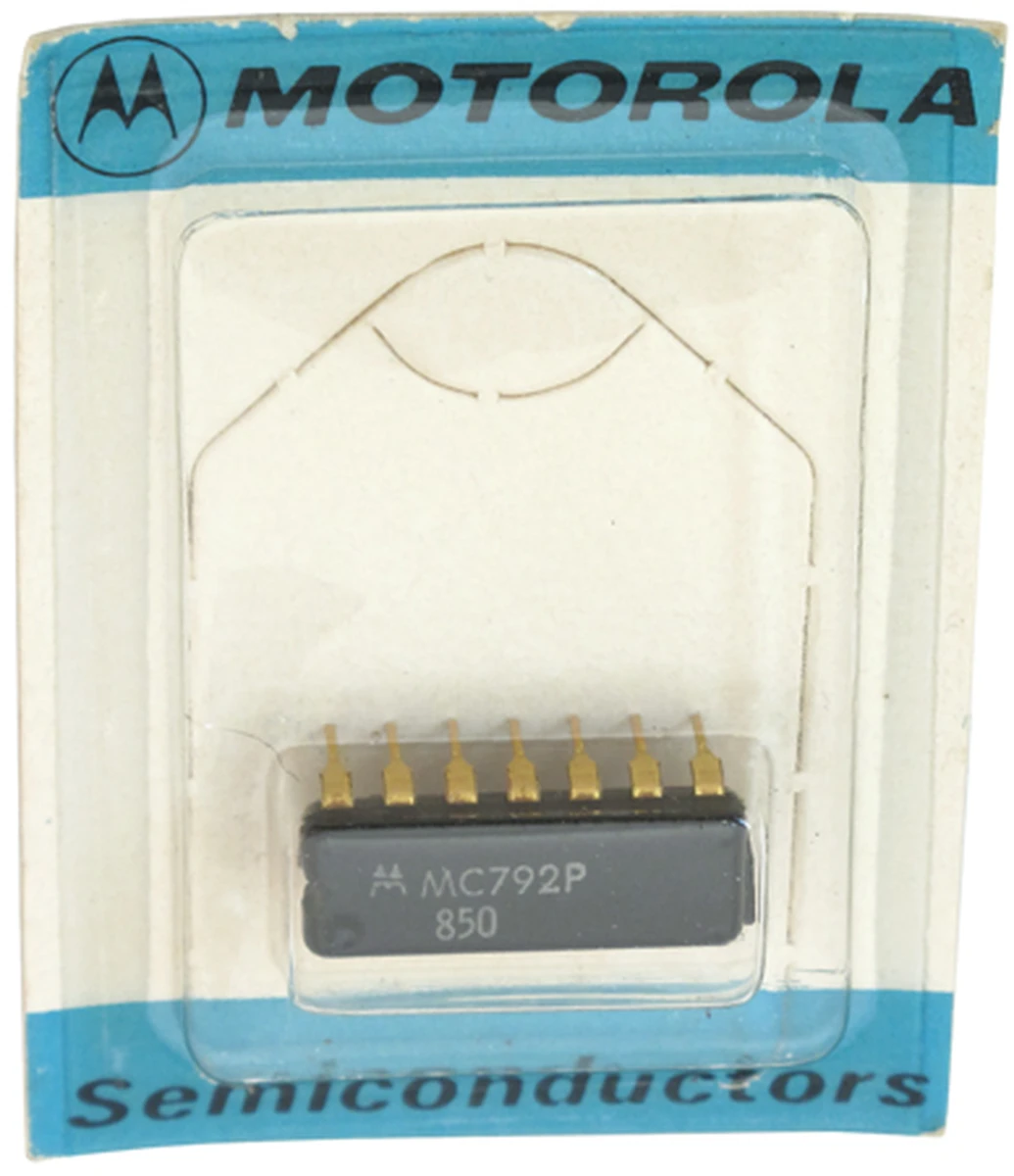 Motorola, 14 pin DIP, DC:850.