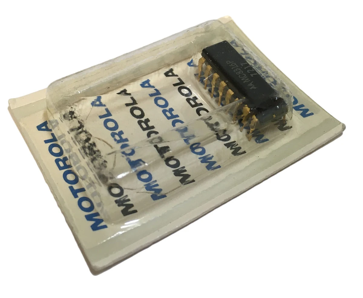 Motorola Binary Counter. Presettable 4−Bit. Dual Inline 16 Pin DIP. Gold leads. 0±75 operating t