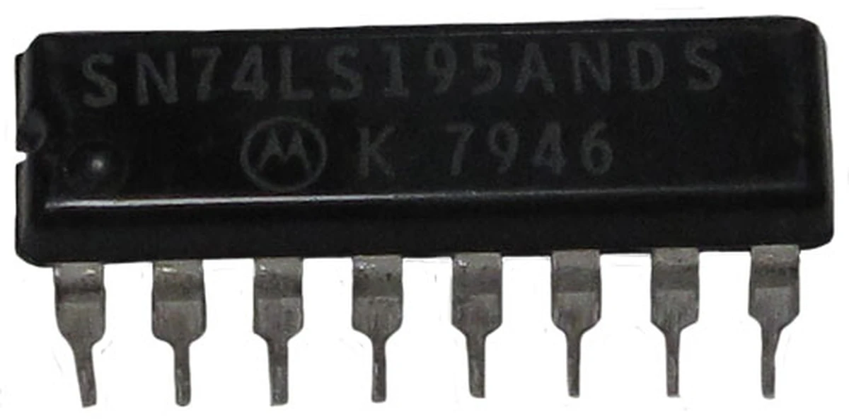 Motorola 4−bit PIPO, 16 pin DIP, possible socket pulls, DC:7946,